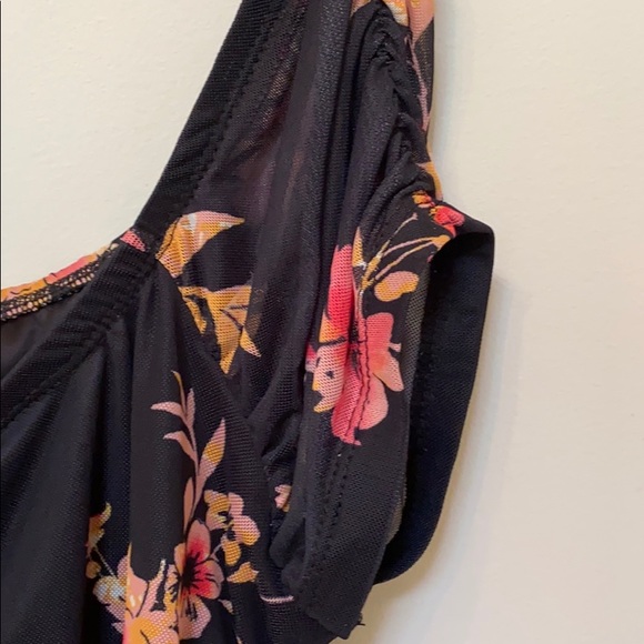 Guess Floral Top - Picture 7 of 8